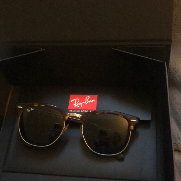 Ray-Ban Accessories - RAY BAN TORTOISE WAYFARER- COME WITH BOX